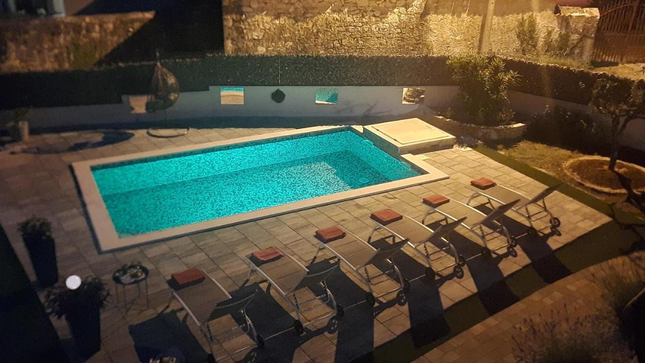 פורץ Apartments Katarina מראה חיצוני תמונה